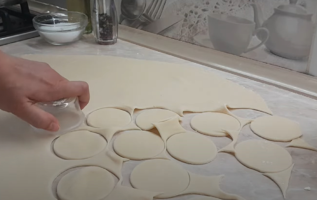 Такими вы их еще не пробовали: рецепт жареных вареников с картофелем